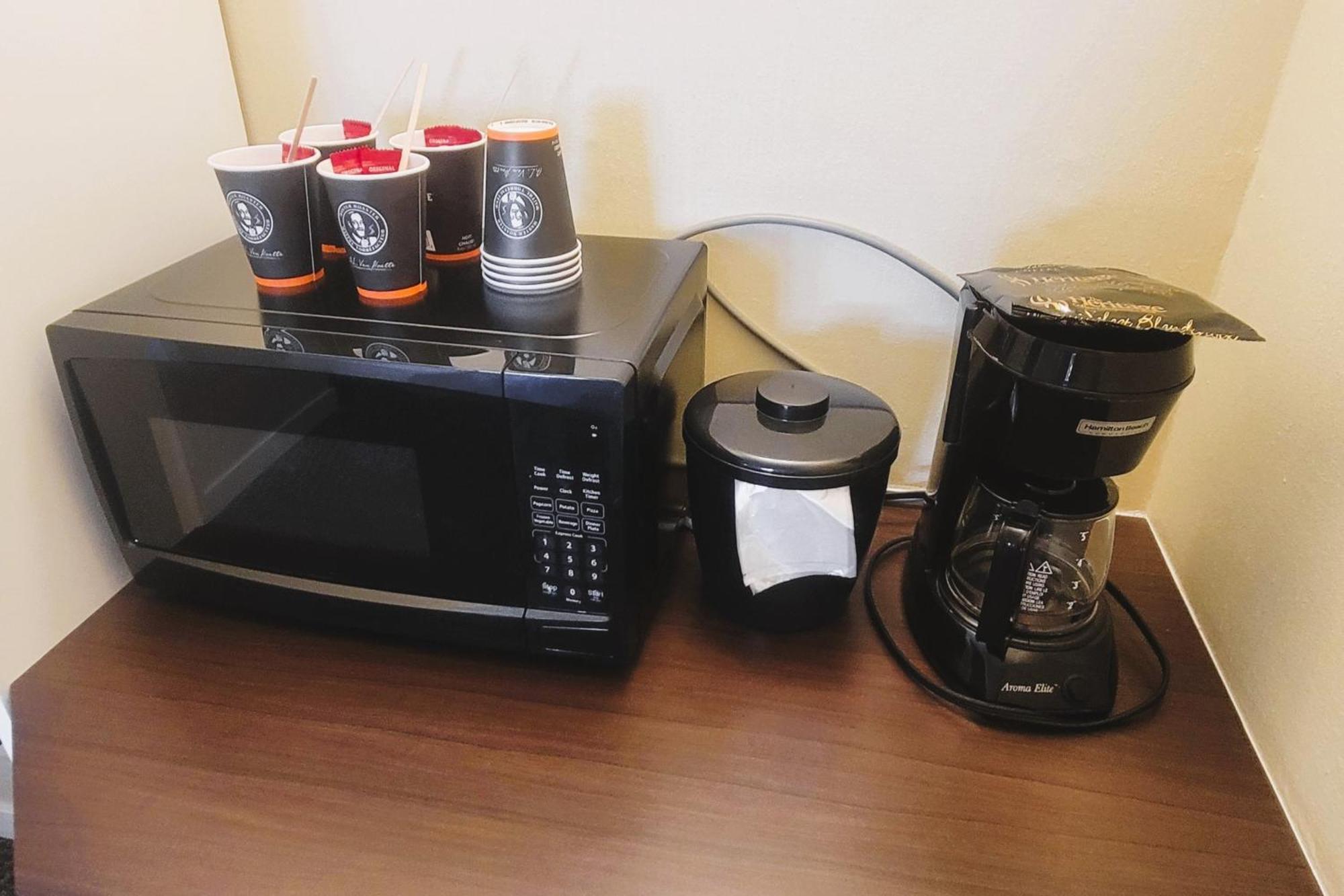 Siesta Suites Kelowna Eksteriør billede