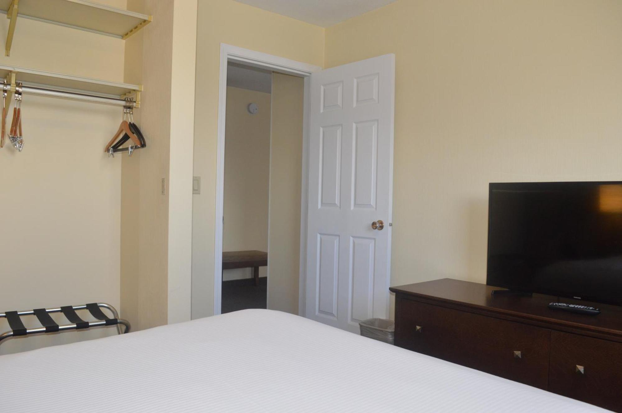 Siesta Suites Kelowna Eksteriør billede