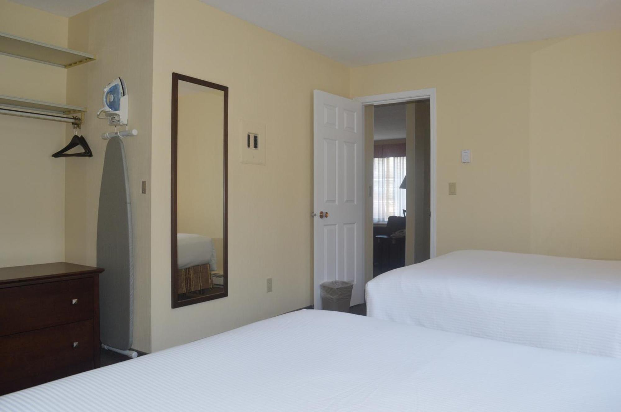 Siesta Suites Kelowna Eksteriør billede