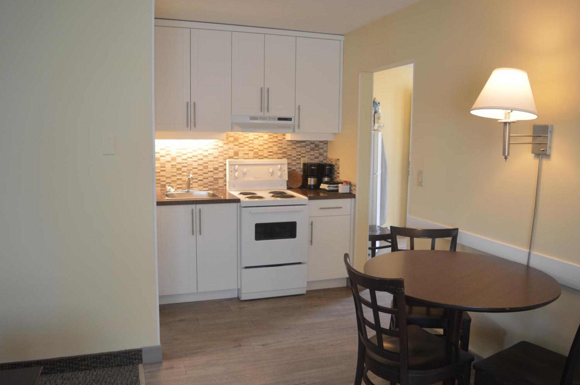 Siesta Suites Kelowna Eksteriør billede