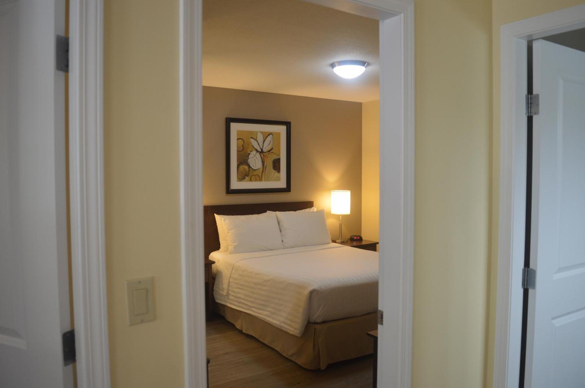 Siesta Suites Kelowna Eksteriør billede