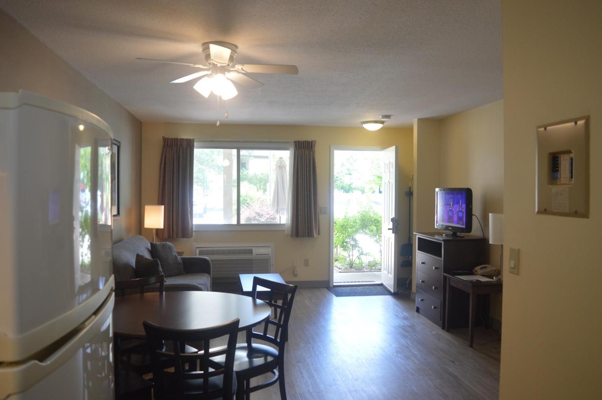 Siesta Suites Kelowna Eksteriør billede