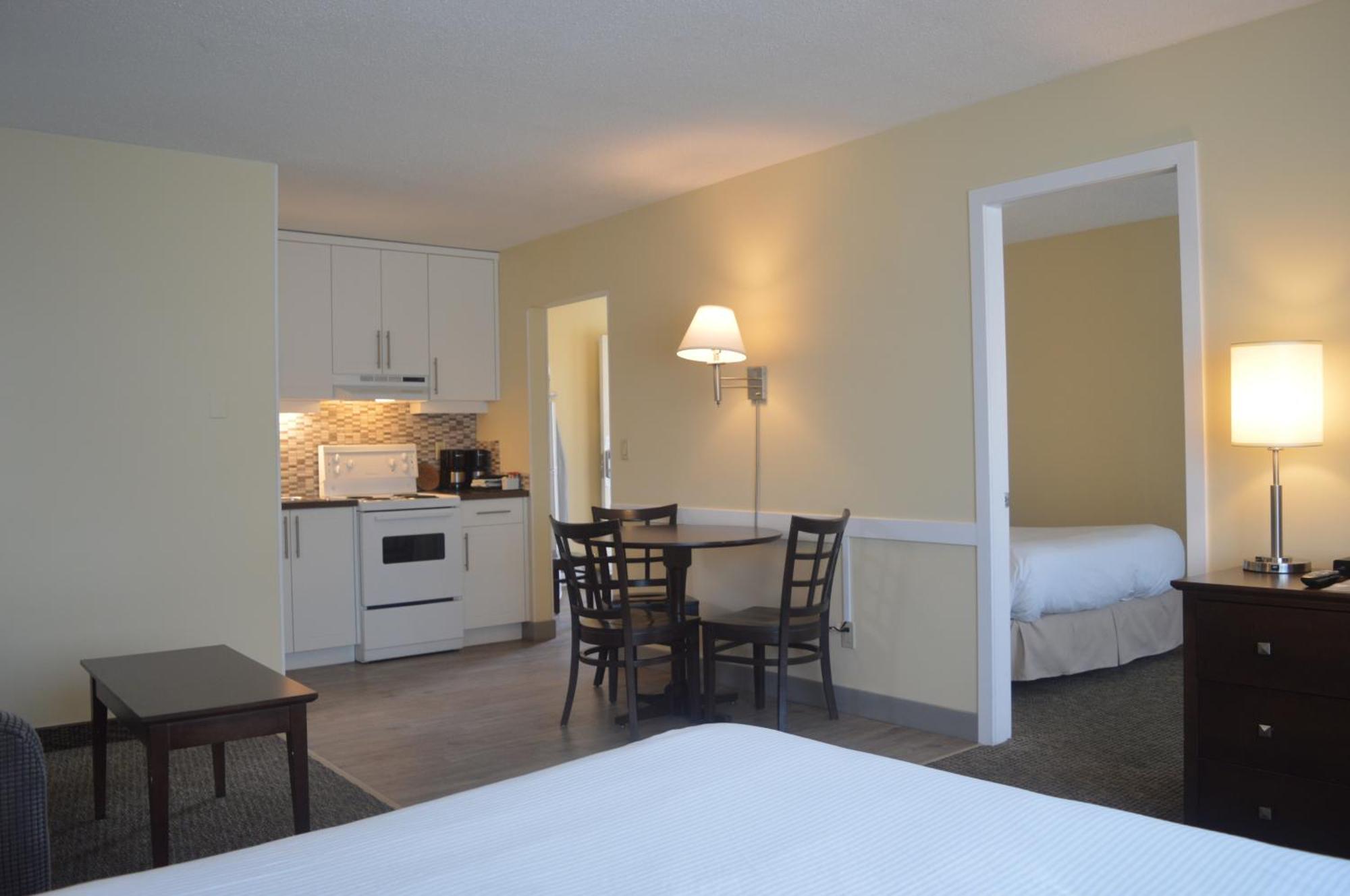 Siesta Suites Kelowna Eksteriør billede