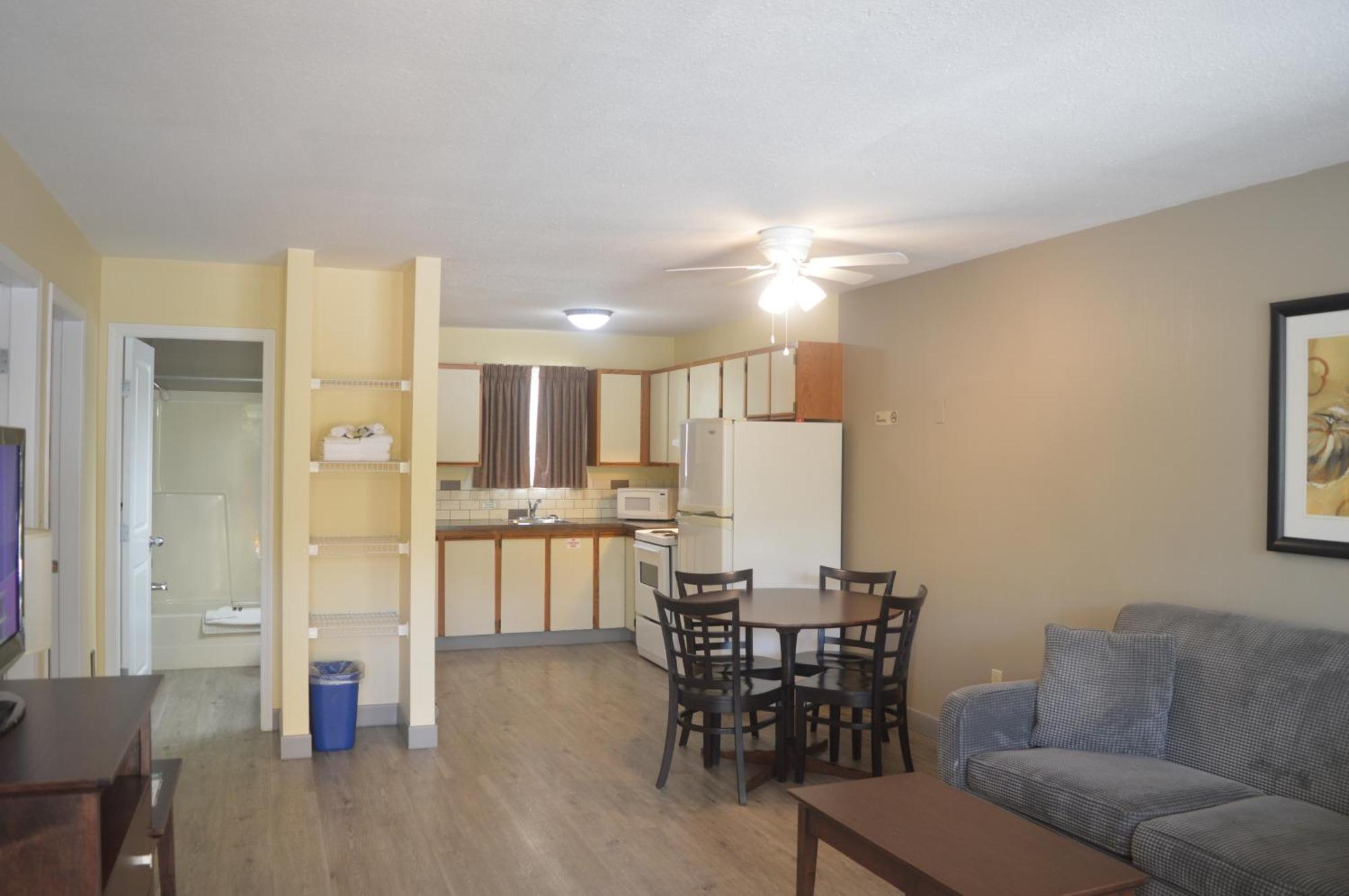 Siesta Suites Kelowna Eksteriør billede