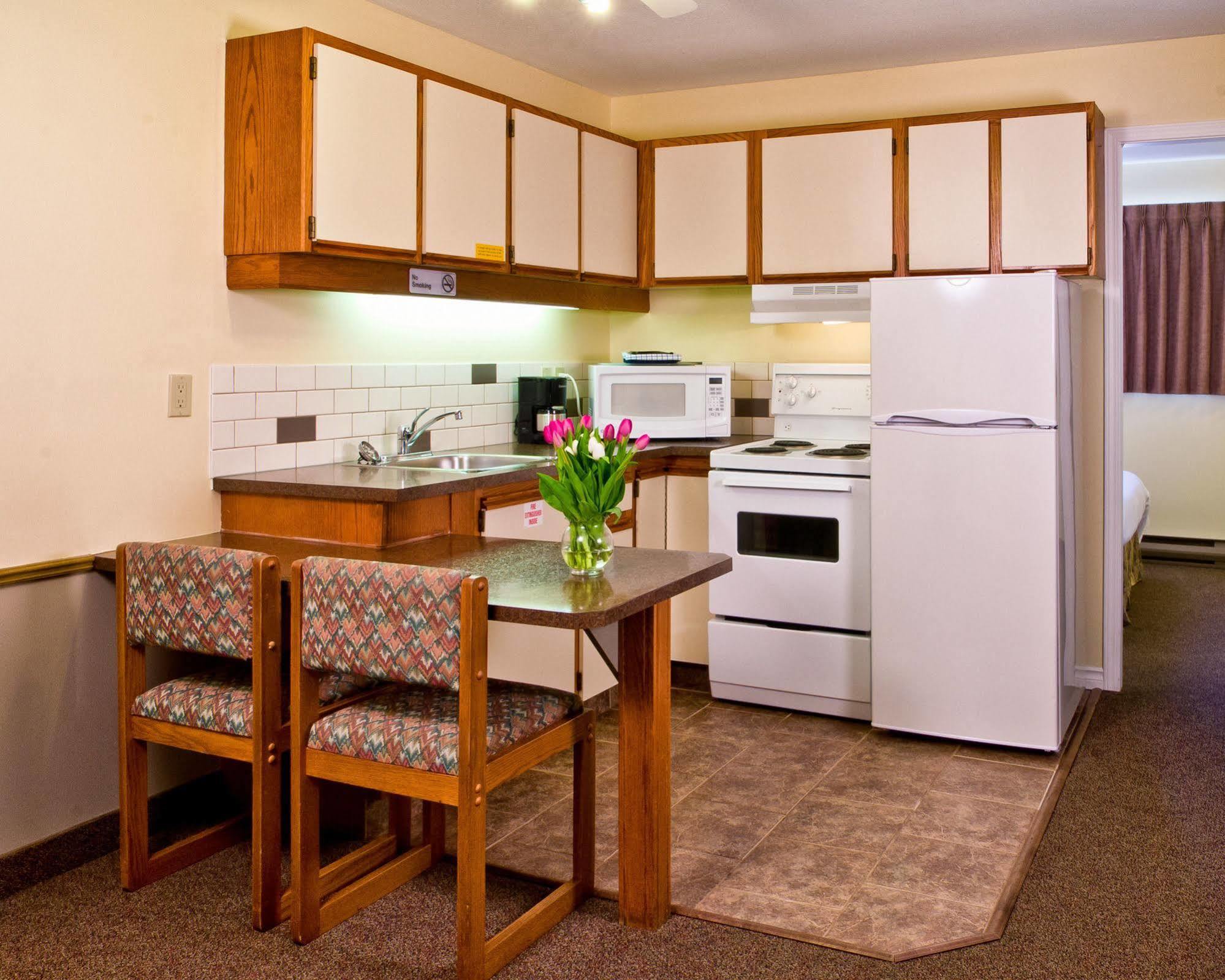 Siesta Suites Kelowna Eksteriør billede