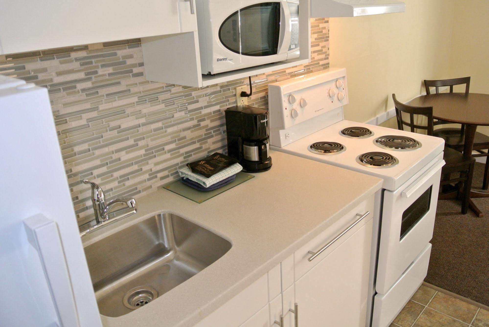 Siesta Suites Kelowna Eksteriør billede