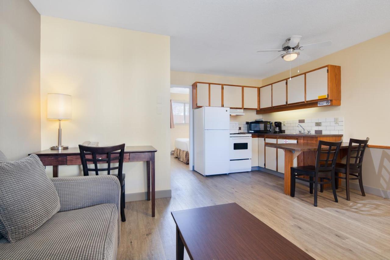 Siesta Suites Kelowna Eksteriør billede