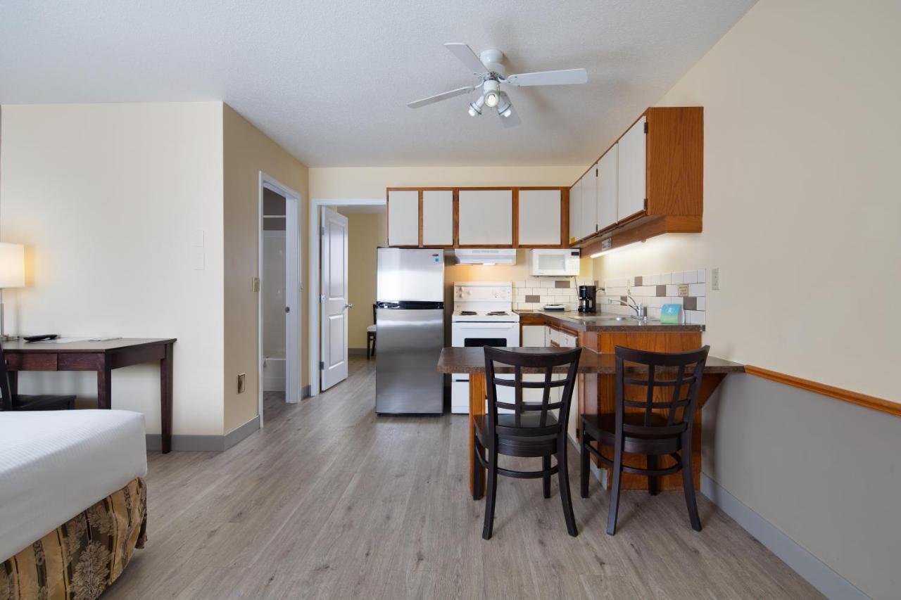 Siesta Suites Kelowna Eksteriør billede